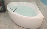 Aquatica Cleopatra Wht Corner Acrylic Bathtub 01 (web)